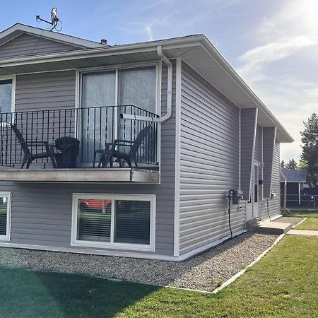 Wonderful 2-Bedroom Apartment Camrose Bagian luar foto